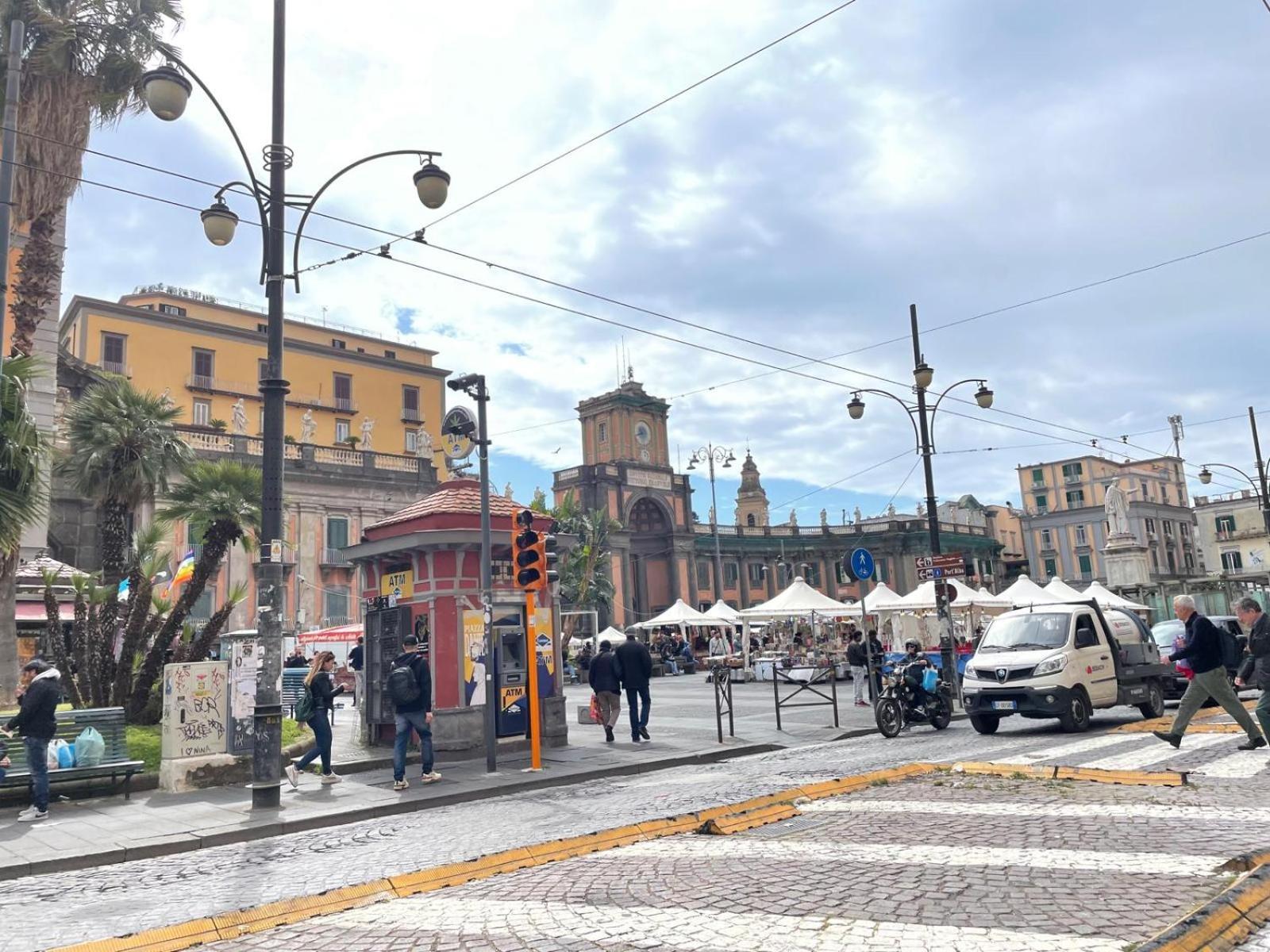 Colibri A Piazza Dante Appartement Naples